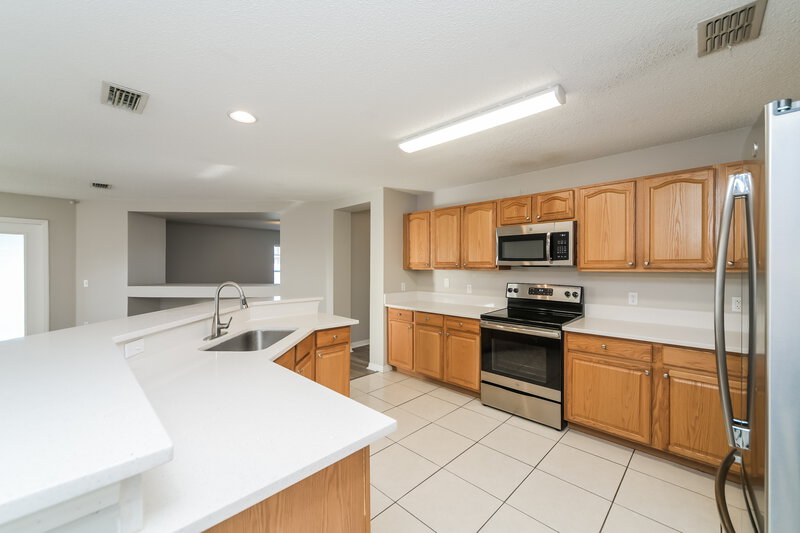2,245/Mo, 4550 Ross Lanier Ln Kissimmee, FL 34758 Kitchen View