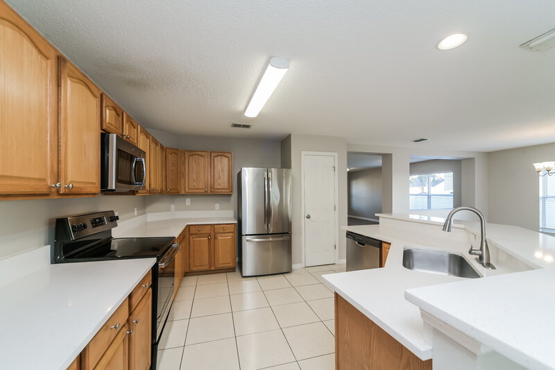 2,245/Mo, 4550 Ross Lanier Ln Kissimmee, FL 34758 Kitchen View 2