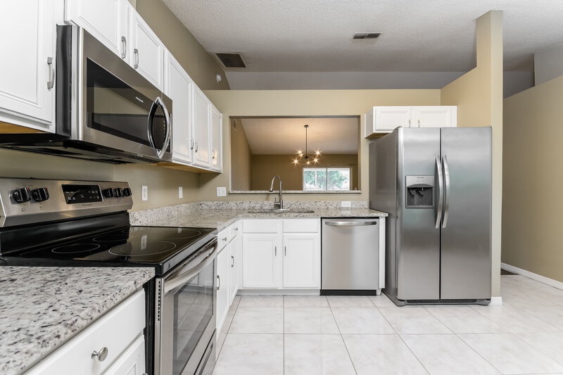 1,965/Mo, 547 Brentford Ct Kissimmee, FL 34758 Kitchen View 2
