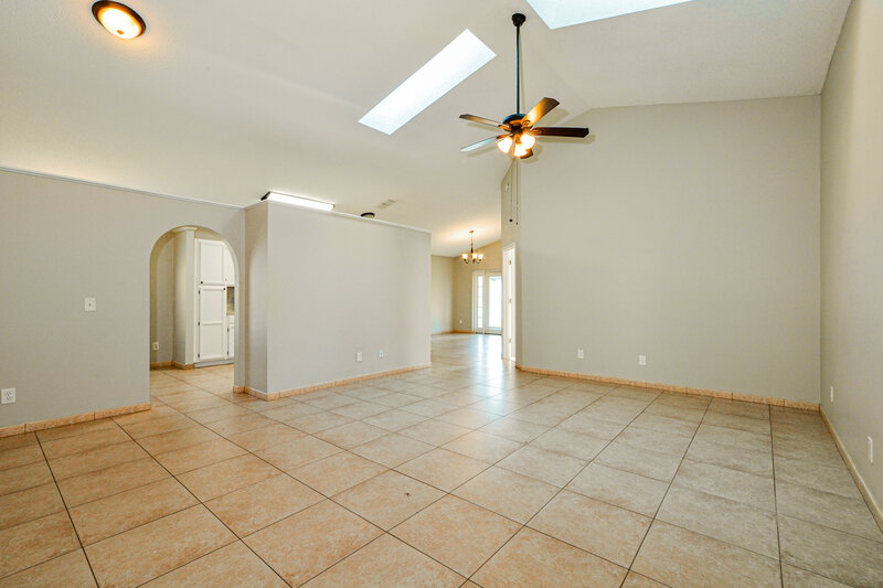 2,390/Mo, 1965 River Park Blvd Orlando, FL 32817 Living Room View