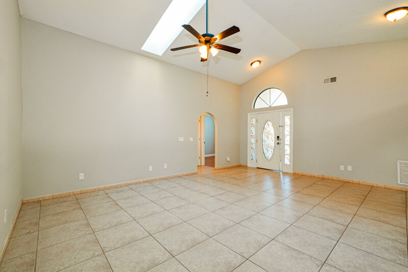 2,390/Mo, 1965 River Park Blvd Orlando, FL 32817 Living Room View 2