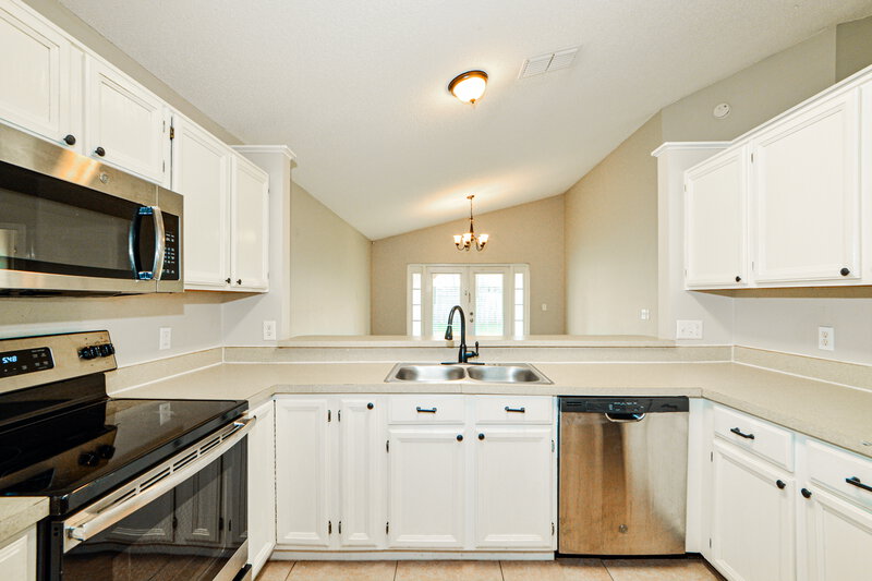 2,390/Mo, 1965 River Park Blvd Orlando, FL 32817 Kitchen View