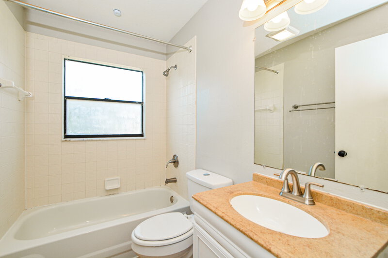 2,390/Mo, 1965 River Park Blvd Orlando, FL 32817 Bathroom View