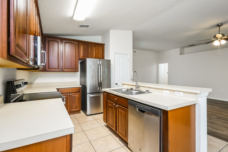 3,410/Mo, 2258 Meadow Oak Cir Kissimmee, FL 34746 Kitchen View 2