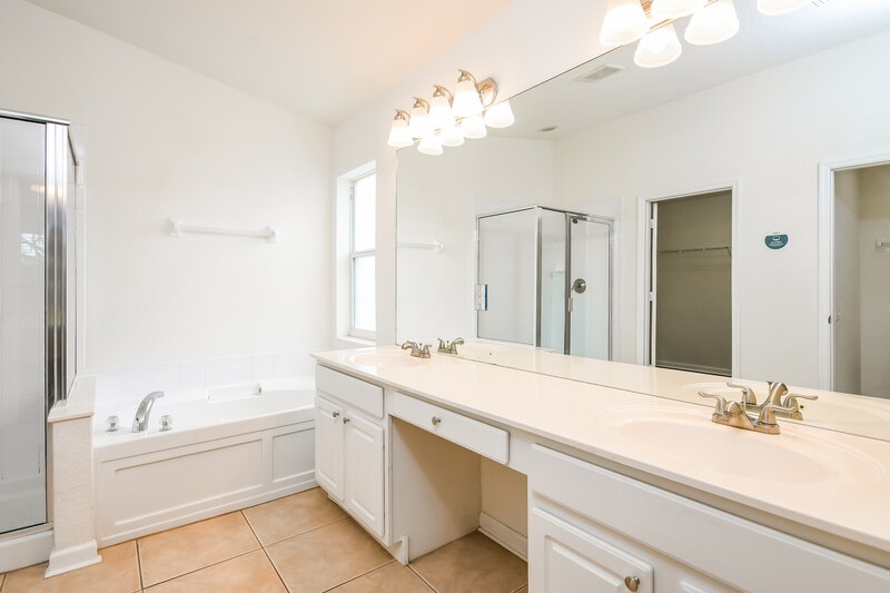 3,410/Mo, 2258 Meadow Oak Cir Kissimmee, FL 34746 Main Bathroom View