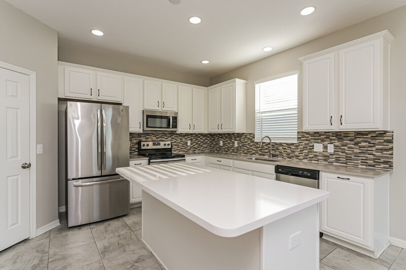 2,180/Mo, 3809 San Isidro Cir Saint Cloud, FL 34772 Kitchen View