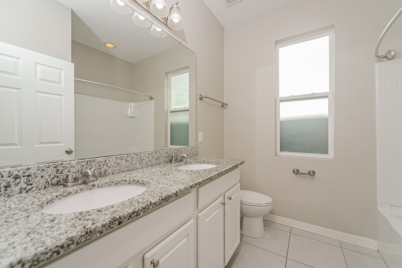 2,180/Mo, 3809 San Isidro Cir Saint Cloud, FL 34772 Bathroom View