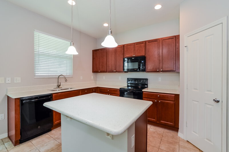 2,195/Mo, 1011 Hermosa Way Kissimmee, FL 34744 Kitchen View 2