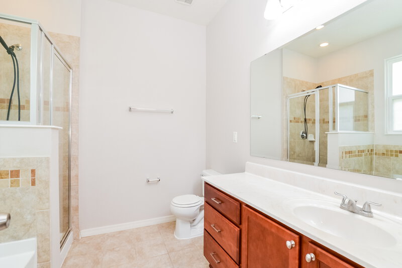 2,195/Mo, 1011 Hermosa Way Kissimmee, FL 34744 Main Bathroom View