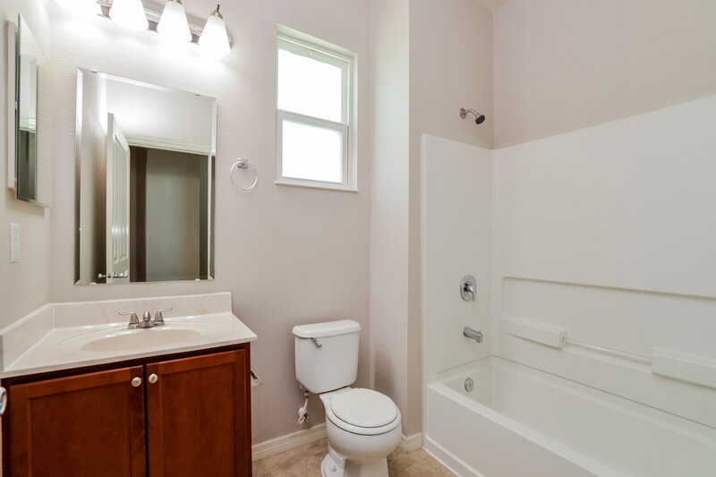 2,195/Mo, 1011 Hermosa Way Kissimmee, FL 34744 Bathroom View
