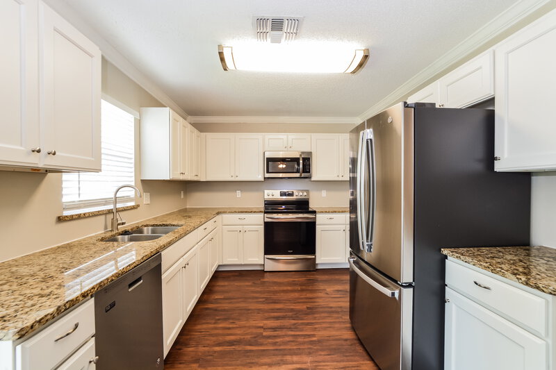 2,325/Mo, 588 Southridge Rd Clermont, FL 34711 Kitchen View