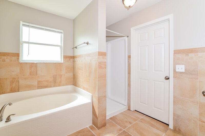 2,325/Mo, 588 Southridge Rd Clermont, FL 34711 Main Bathroom View 2