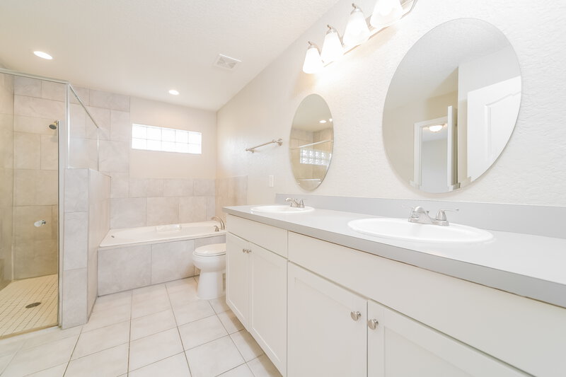 2,680/Mo, 747 Citrus Cove Dr Winter Garden, FL 34787 Main Bathroom View