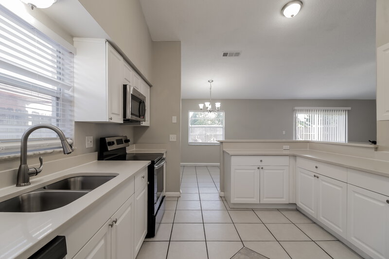 2,615/Mo, 5437 Wauchula Court Orlando, FL 32839 Kitchen View 2