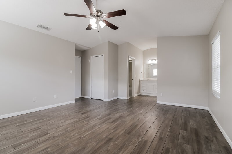 2,615/Mo, 5437 Wauchula Court Orlando, FL 32839 Main Bedroom View 2