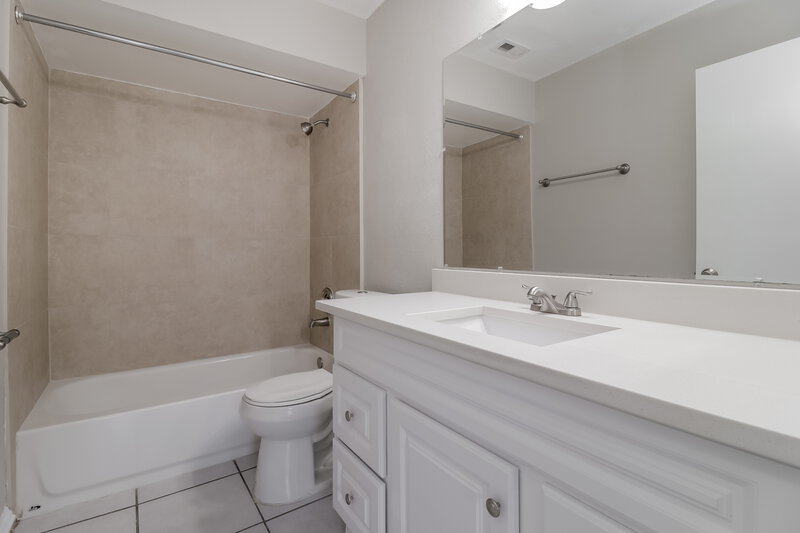 2,615/Mo, 5437 Wauchula Court Orlando, FL 32839 Bathroom View