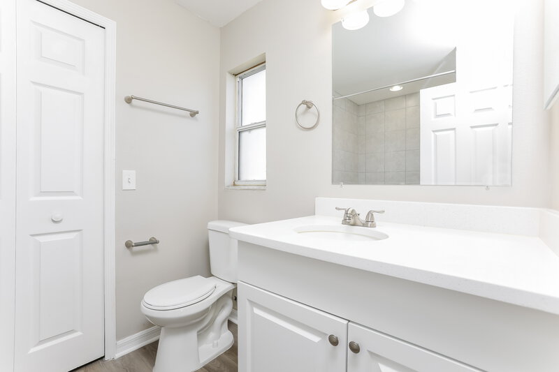 2,275/Mo, 2539 Titus Ct Orlando, FL 32817 Master Bathroom View
