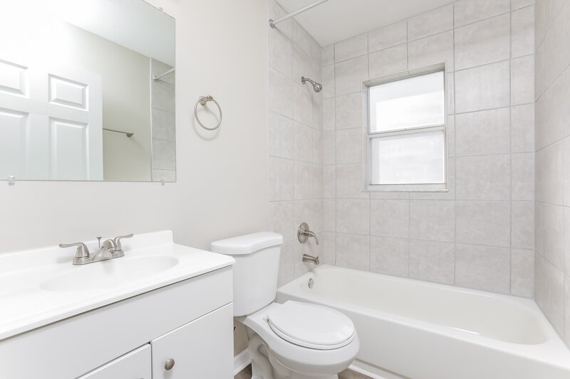 2,275/Mo, 2539 Titus Ct Orlando, FL 32817 Bathroom View