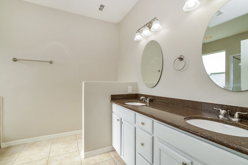 2,390/Mo, 513 Bella Rosa Cir Sanford, FL 32771 Main Bathroom View