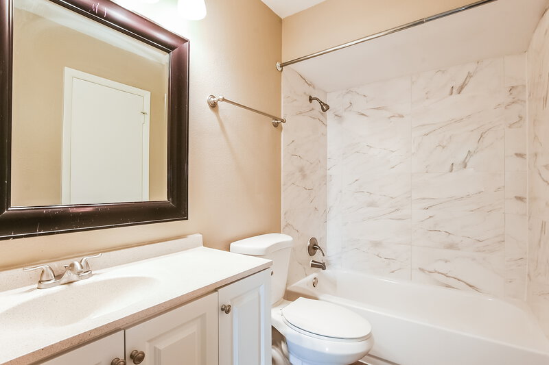 2,080/Mo, 1719 Orange View Way Saint Cloud, FL 34769 Bathroom View