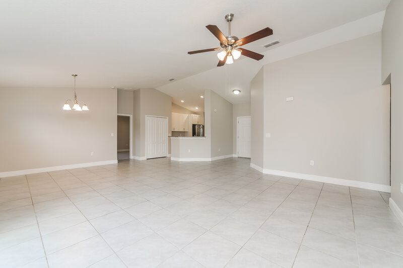 2,115/Mo, 828 Valnera Ct Kissimmee, FL 34758 Living Room View 2