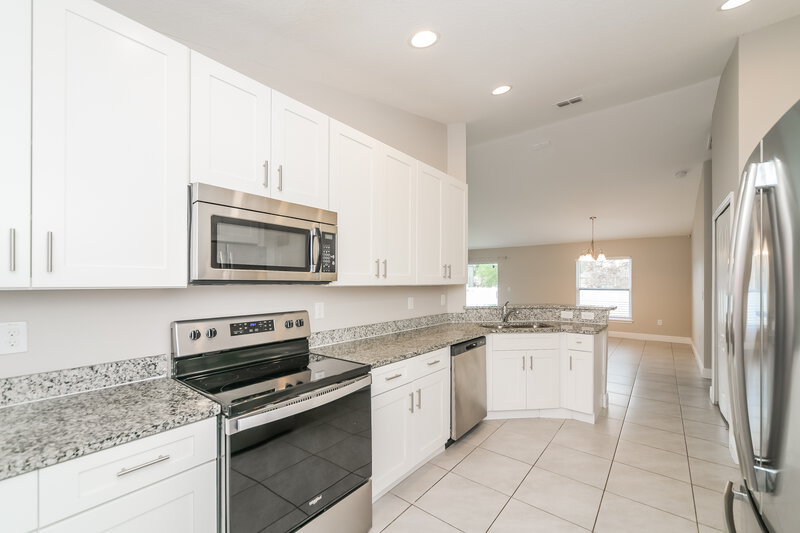 2,115/Mo, 828 Valnera Ct Kissimmee, FL 34758 Kitchen View 2