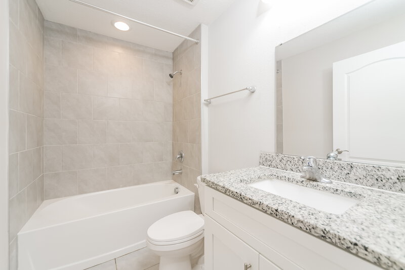 2,115/Mo, 828 Valnera Ct Kissimmee, FL 34758 Bathroom View