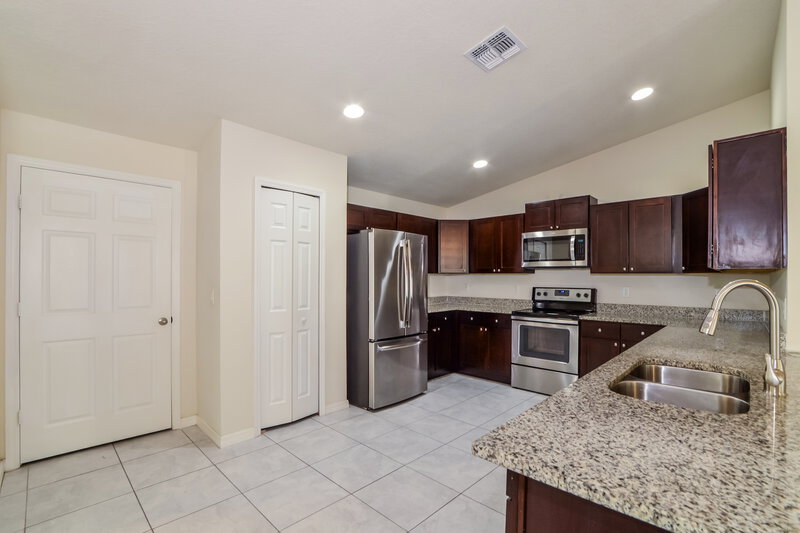 1,935/Mo, 938 Nancy Court Kissimmee, FL 34759 Kitchen View