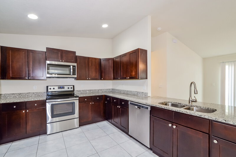 1,935/Mo, 938 Nancy Court Kissimmee, FL 34759 Kitchen View 2