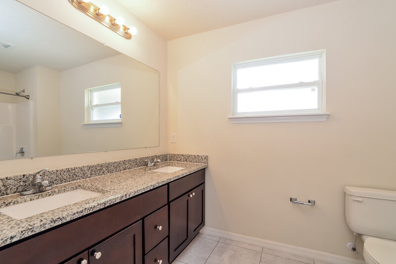 1,935/Mo, 938 Nancy Court Kissimmee, FL 34759 Main Bathroom View