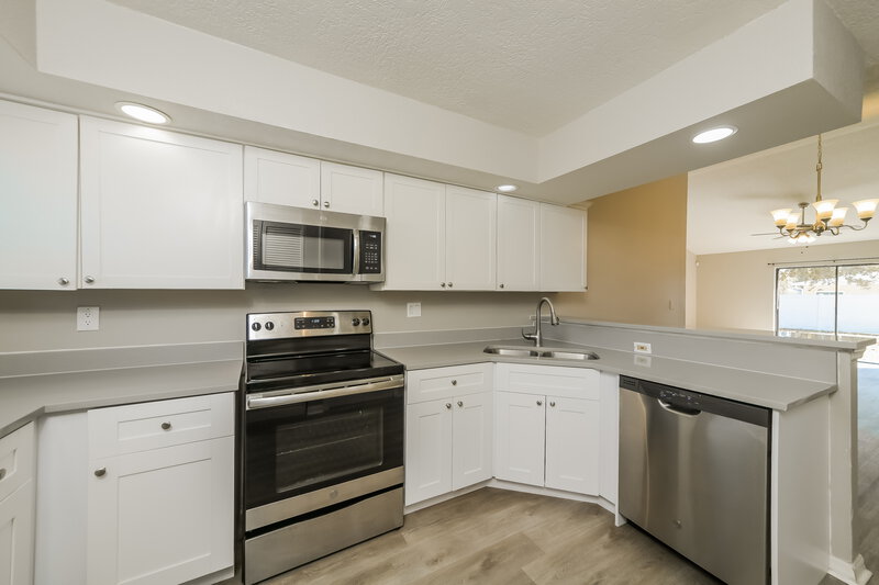 1,695/Mo, 351 Montgomery Ct Kissimmee, FL 34758 Kitchen View 2