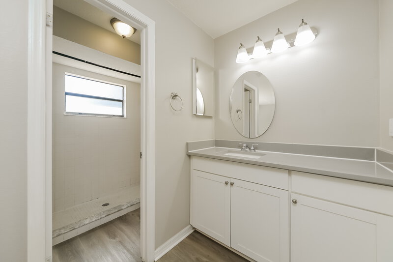 1,695/Mo, 351 Montgomery Ct Kissimmee, FL 34758 Main Bathroom View