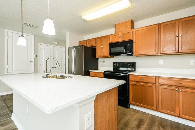 2,080/Mo, 4483 Baler Trails Drive Saint Cloud, FL 34772 Kitchen View 2