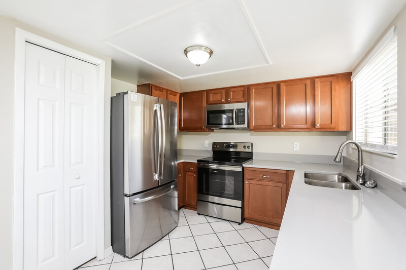 0/Mo, 1359 N Marcy Dr Longwood, FL 32750 Kitchen View