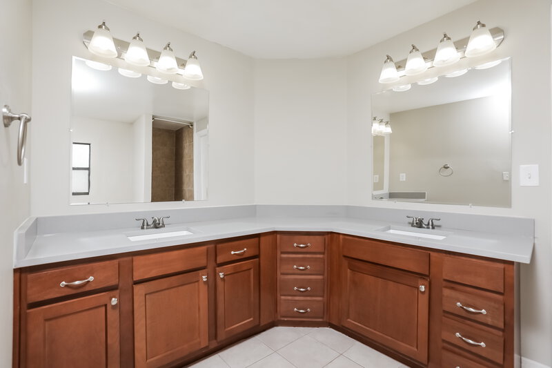 0/Mo, 1359 N Marcy Dr Longwood, FL 32750 Master Bathroom View