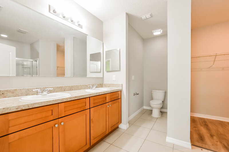 1,795/Mo, 2519 Valhalla Dr Tavares, FL 32778 Main Bathroom View