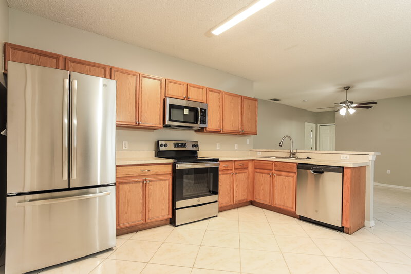1,795/Mo, 1145 Roan Ct Kissimmee, FL 34759 Kitchen View 2