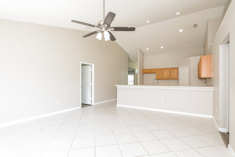 1,980/Mo, 634 Basingstoke Ct Kissimmee, FL 34758 Living Room View 2