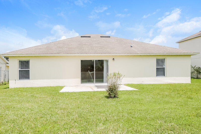 1,980/Mo, 634 Basingstoke Ct Kissimmee, FL 34758 Rear View