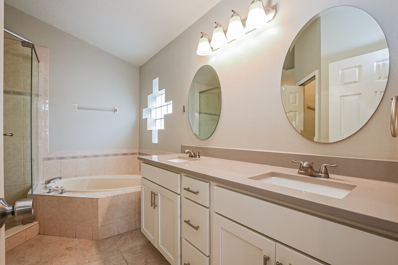 2,140/Mo, 1025 Henson Ct Oviedo, FL 32765 Main Bathroom View