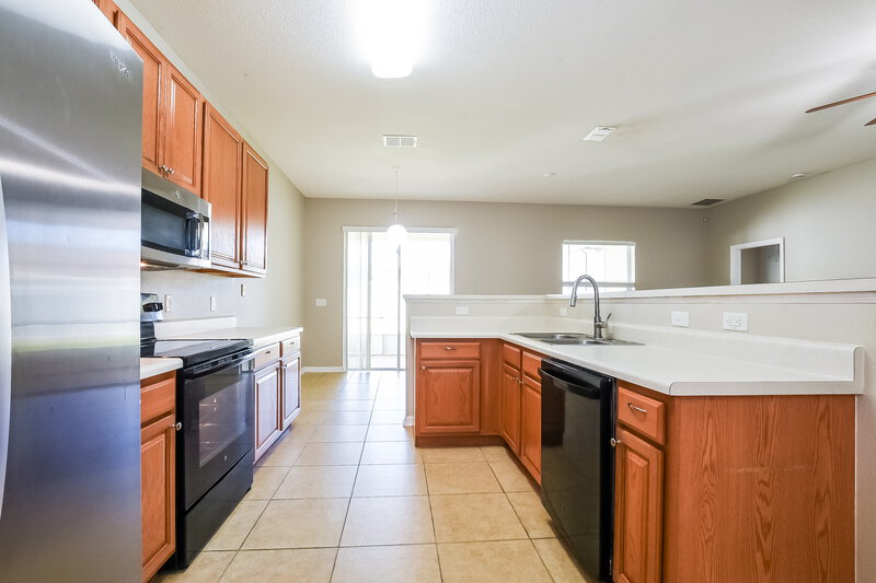 1,960/Mo, 4831 Petal Pawpaw Ln Saint Cloud, FL 34772 Kitchen View