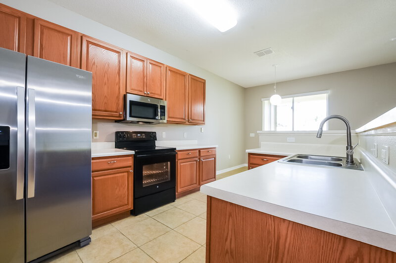 1,960/Mo, 4831 Petal Pawpaw Ln Saint Cloud, FL 34772 Kitchen View 2