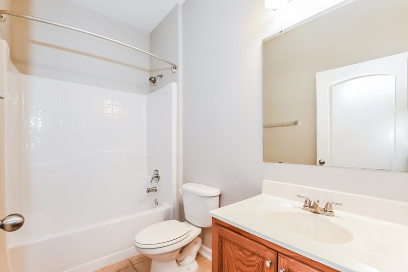 1,960/Mo, 4831 Petal Pawpaw Ln Saint Cloud, FL 34772 Bathroom View