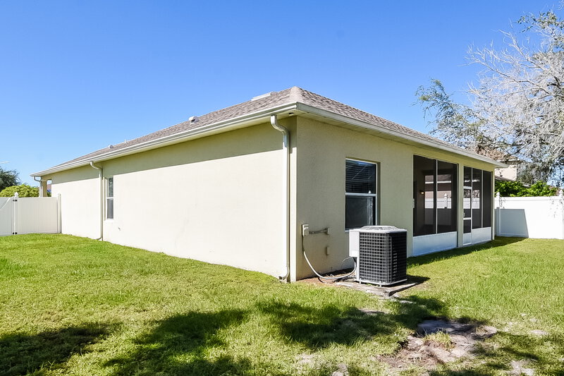 1,960/Mo, 4831 Petal Pawpaw Ln Saint Cloud, FL 34772 Rear View