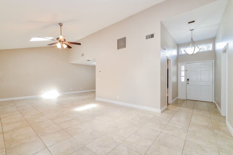 2,200/Mo, 1024 Old Magnolia Cove Apopka, FL 32712 Living Room View