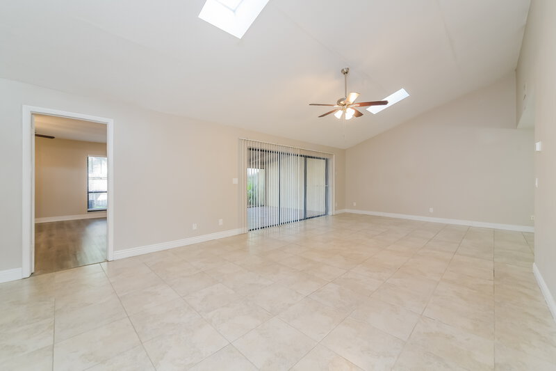 2,205/Mo, 1024 Old Magnolia Cove Apopka, FL 32712 Living Room View