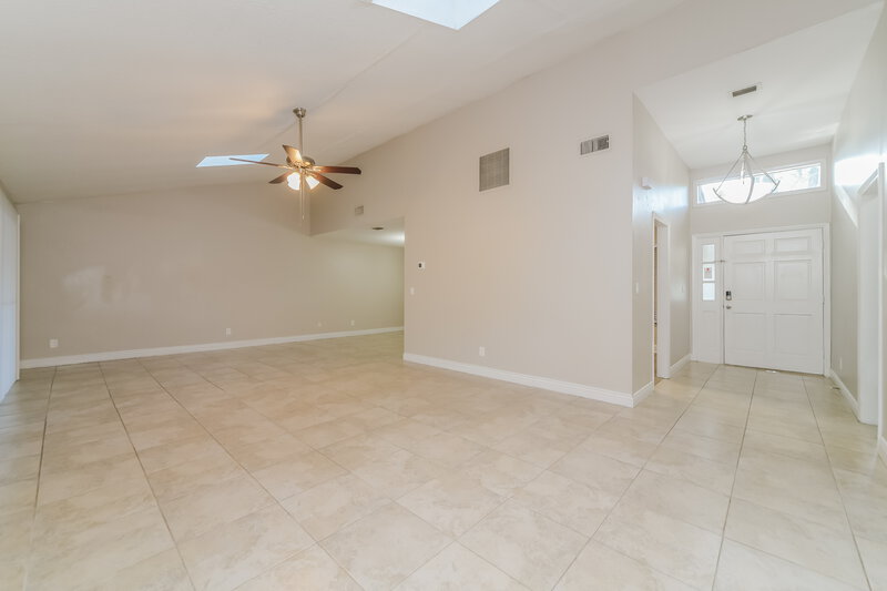 2,205/Mo, 1024 Old Magnolia Cove Apopka, FL 32712 Living Room View 2