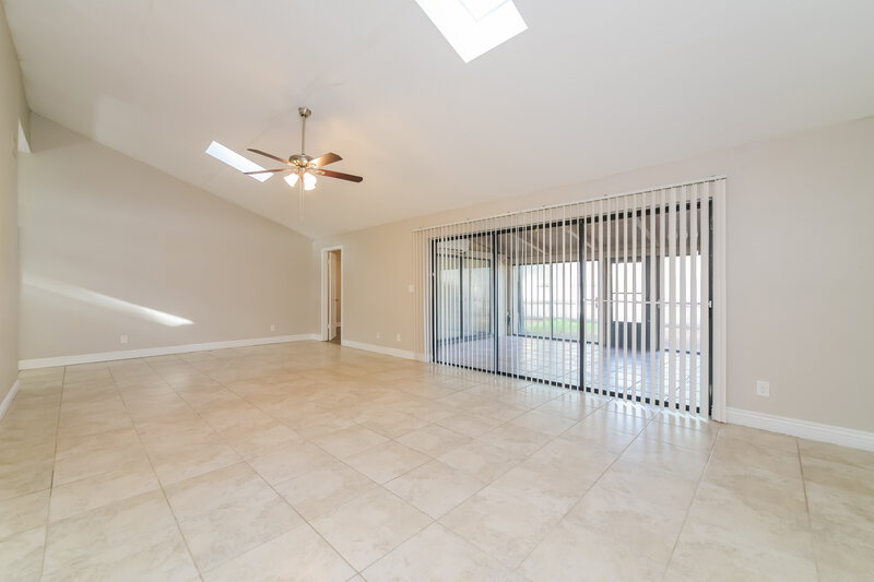 2,205/Mo, 1024 Old Magnolia Cove Apopka, FL 32712 Living Room View 3