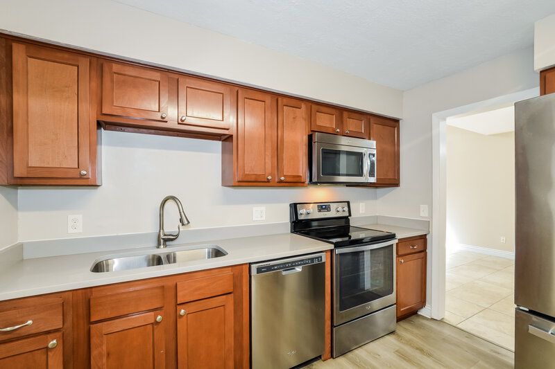 2,200/Mo, 1024 Old Magnolia Cove Apopka, FL 32712 Kitchen View