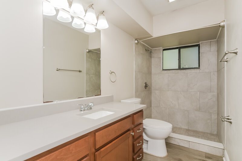 2,205/Mo, 1024 Old Magnolia Cove Apopka, FL 32712 Bathroom View